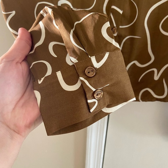 ASTR the label Yesenia abstract print satin button front blouse Medium NWT - Picture 10 of 12